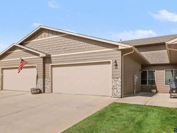 5821 S Bounty Pl, Sioux Falls, SD 57108