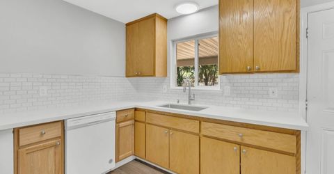 5720 Riverside Blvd, Sacramento, CA 95822 Photo