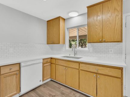 5720 Riverside Blvd, Sacramento, CA 95822 Photo