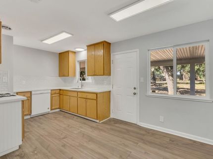 5720 Riverside Blvd, Sacramento, CA 95822 Photo