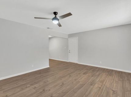 5720 Riverside Blvd, Sacramento, CA 95822 Photo