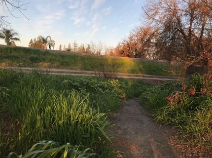 5720 Riverside Blvd, Sacramento, CA 95822 Photo