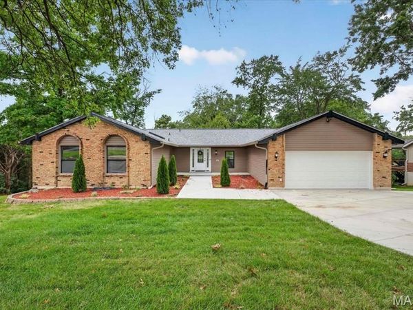 863 Woods Mill Road, Ballwin, MO 63011
