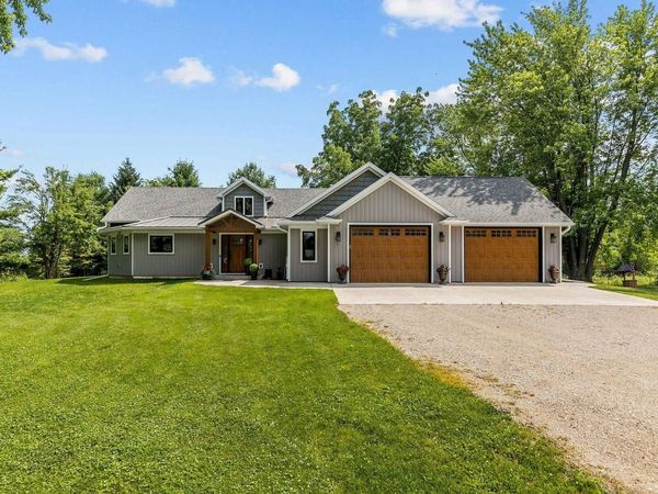 8079 COUNTY ROAD MM, Larsen, WI 54947