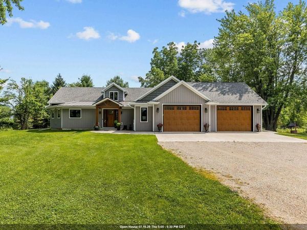 8079 COUNTY ROAD MM, Larsen, WI 54947