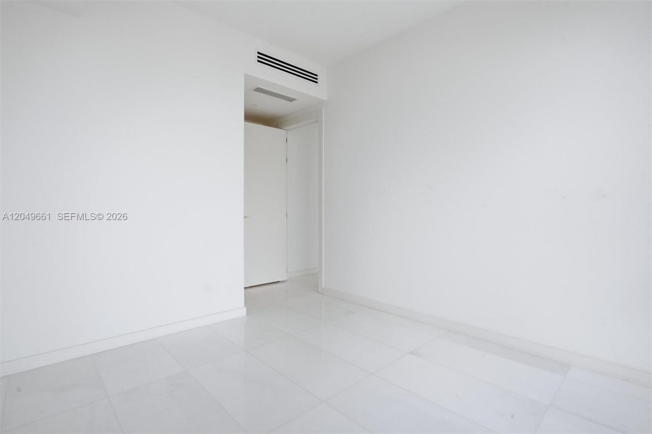 300 Biscayne Boulevard Way, Unit 4808W, Miami, FL 33131 Photo