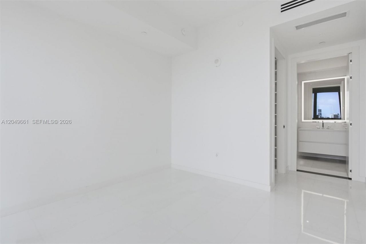 300 Biscayne Boulevard Way, Unit 4808W, Miami, FL 33131 Photo