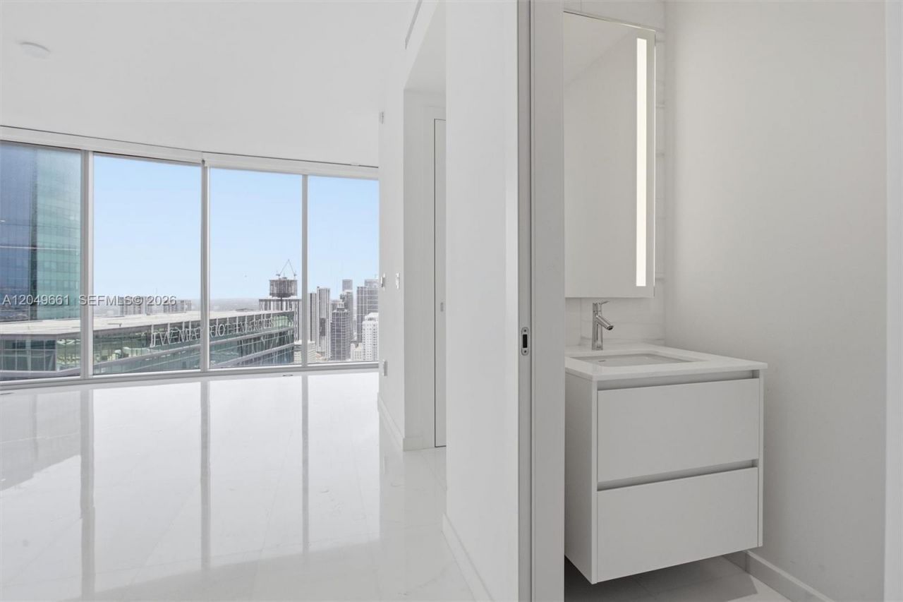 300 Biscayne Boulevard Way, Unit 4808W, Miami, FL 33131 Photo