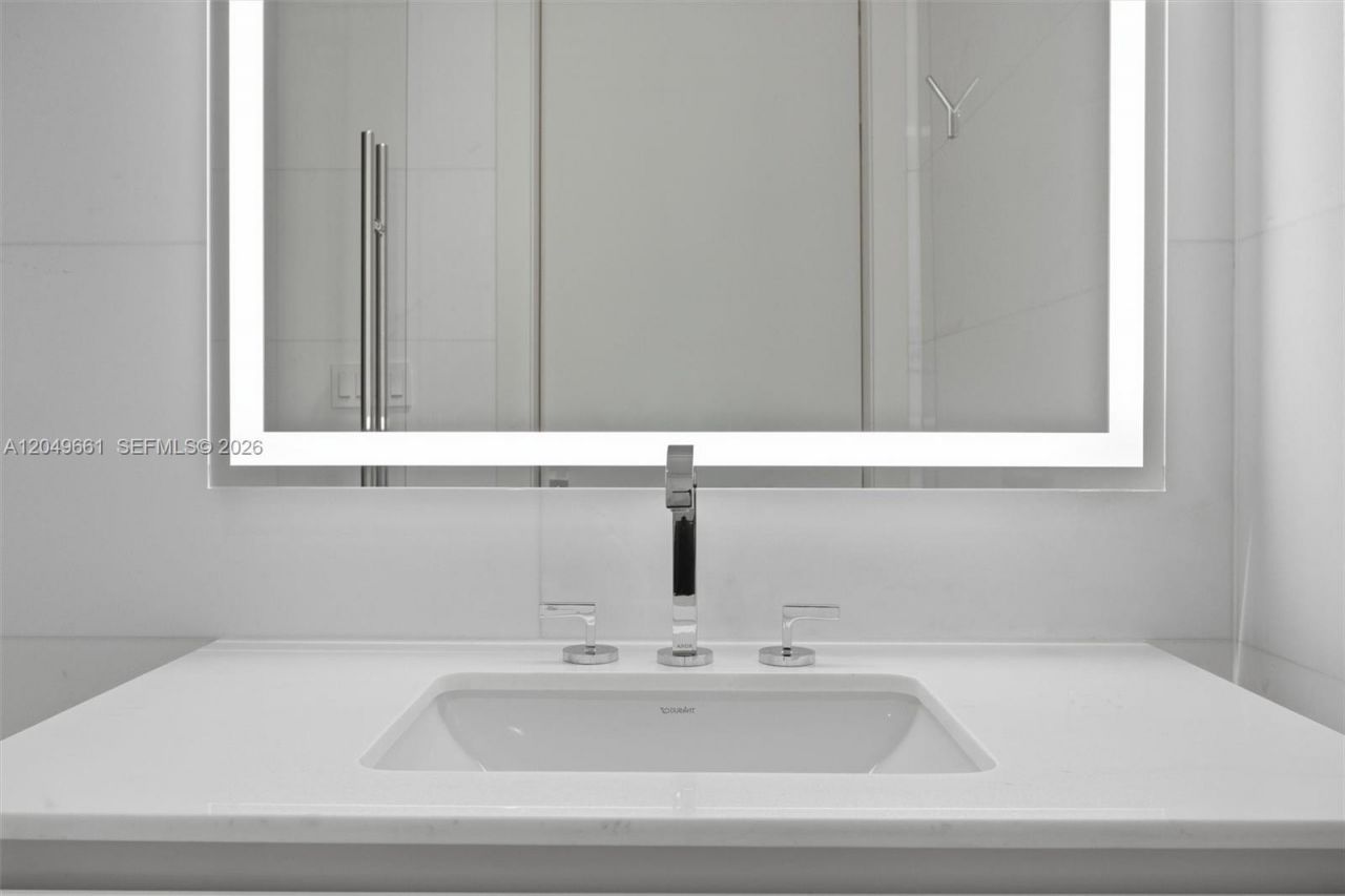 300 Biscayne Boulevard Way, Unit 4808W, Miami, FL 33131 Photo