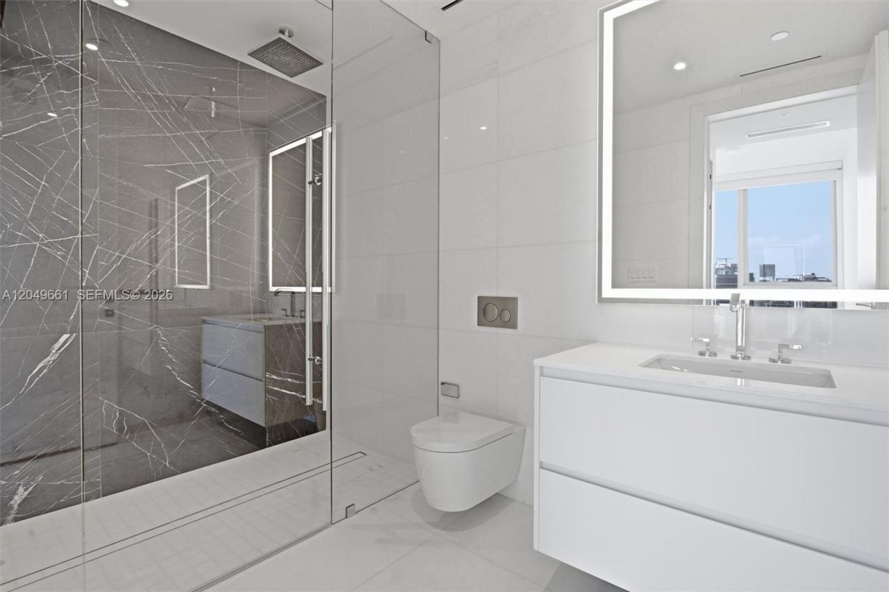 300 Biscayne Boulevard Way, Unit 4808W, Miami, FL 33131 Photo