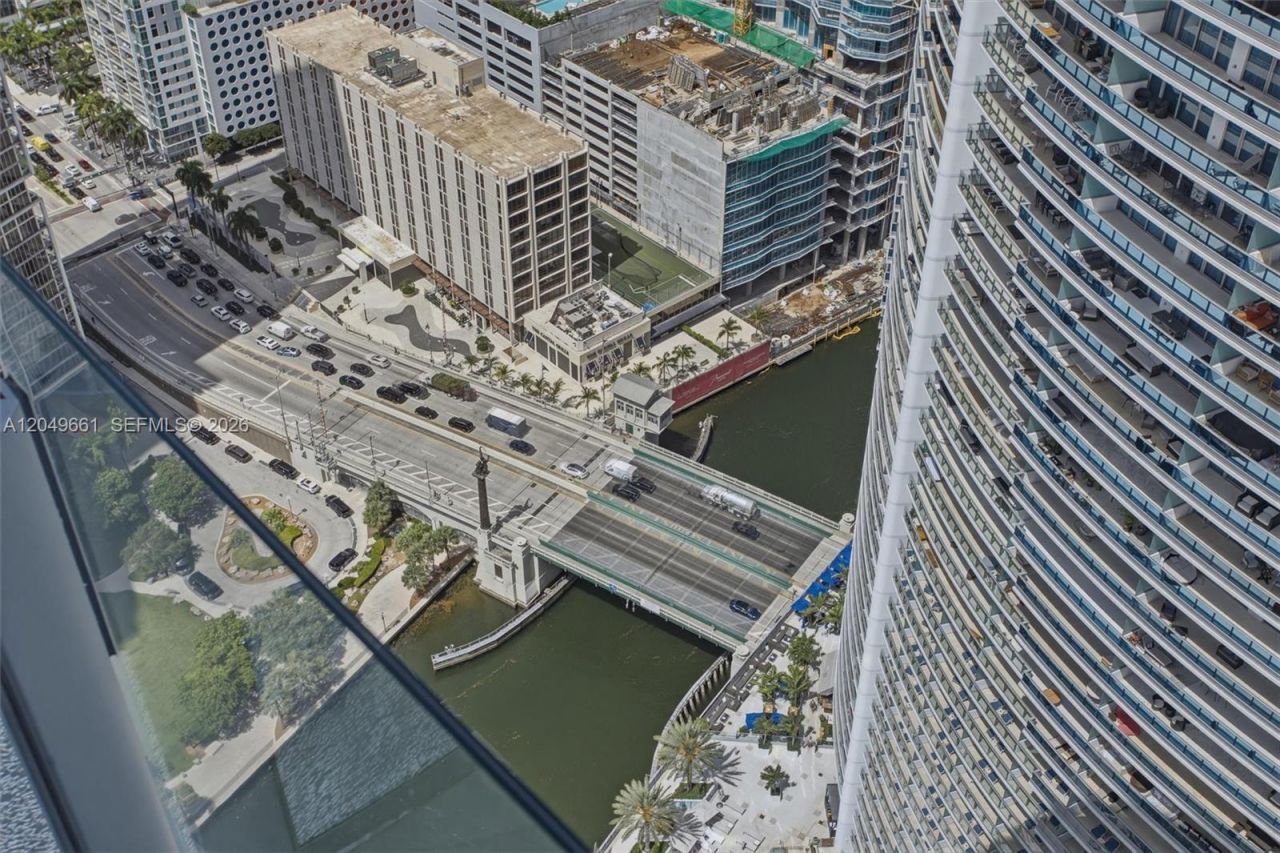 300 Biscayne Boulevard Way, Unit 4808W, Miami, FL 33131 Photo