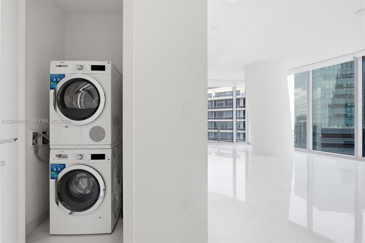 300 Biscayne Boulevard Way, Unit 4808W, Miami, FL 33131 Photo