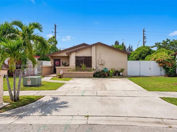 12422 SW 199th St , Miami, FL 33177