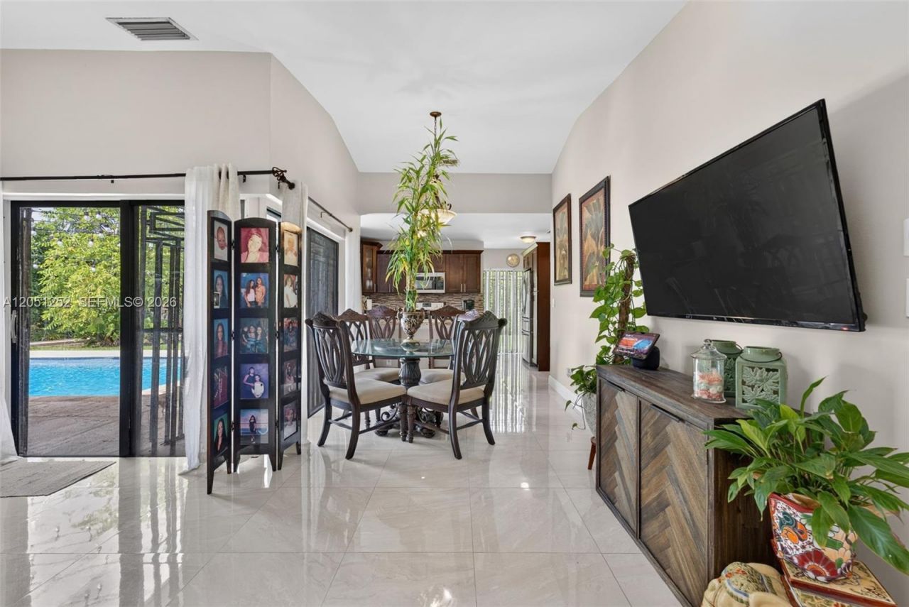 12422 SW 199th St , Miami, FL 33177 Photo