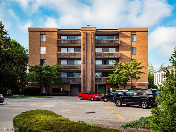 22555 Center Ridge Road , Unit 202, Rocky River, OH 44116