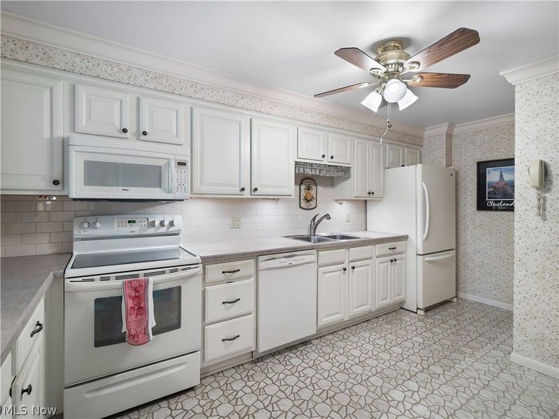 22555 Center Ridge Road, Unit 202, Rocky River, OH 44116 Photo 15