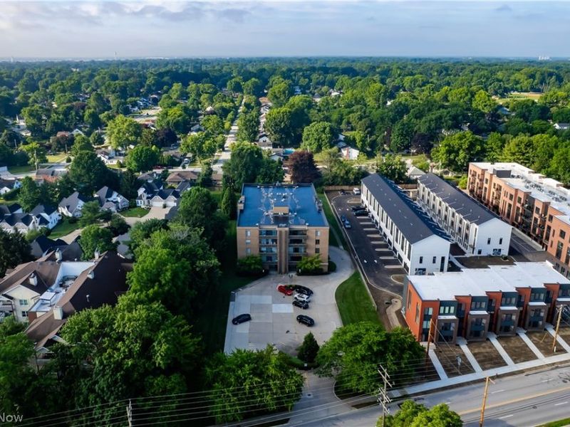 22555 Center Ridge Road, Unit 202, Rocky River, OH 44116 Photo 3
