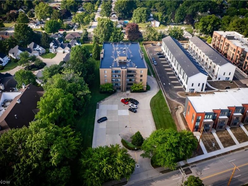 22555 Center Ridge Road, Unit 202, Rocky River, OH 44116 Photo 4