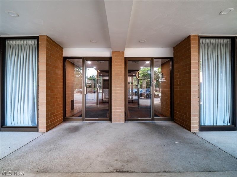 22555 Center Ridge Road, Unit 202, Rocky River, OH 44116 Photo 7