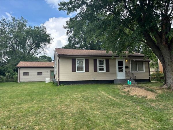 2425 40th Street NE, Canton, OH 44705