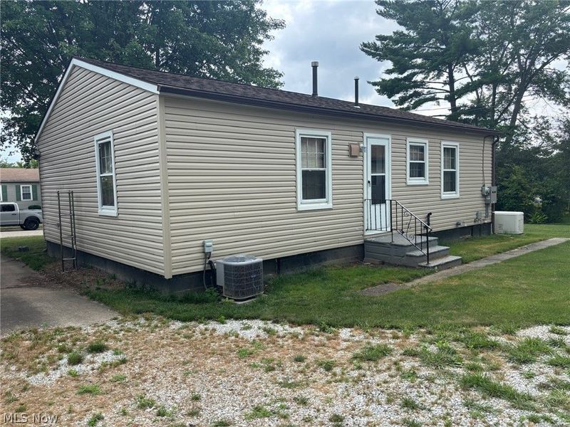 2425 40th Street NE, Canton, OH 44705 Photo 4