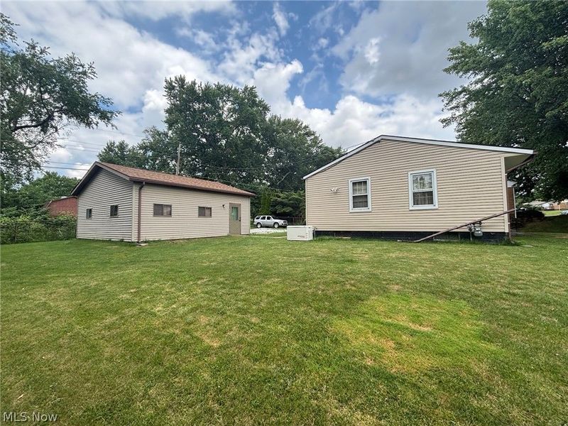 2425 40th Street NE, Canton, OH 44705 Photo 5