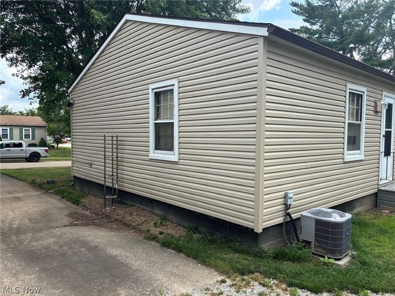 2425 40th Street NE, Canton, OH 44705 Photo 6