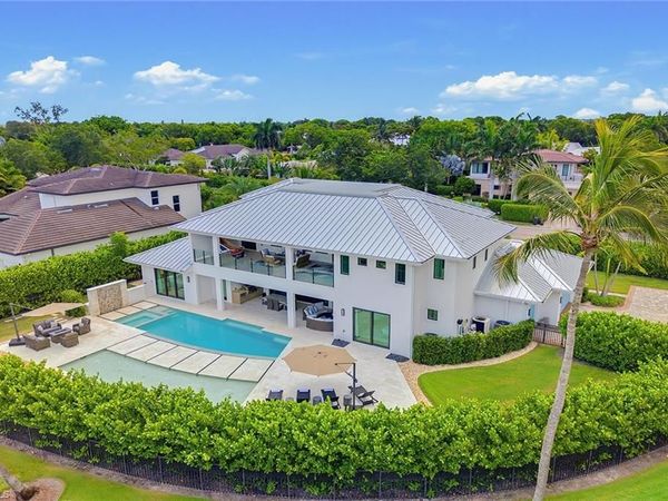 692 Banyan BLVD, NAPLES, FL 34102