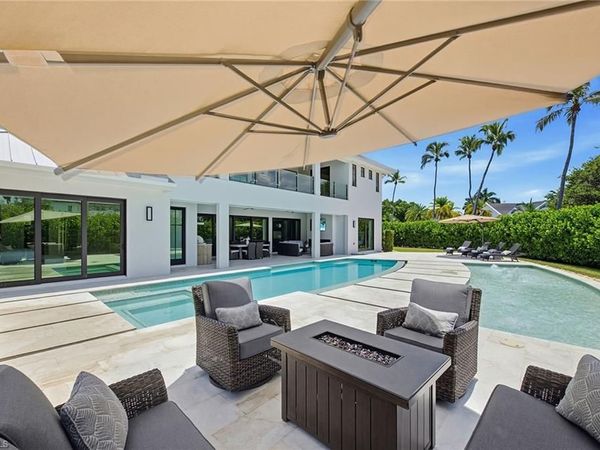 692 Banyan BLVD, NAPLES, FL 34102