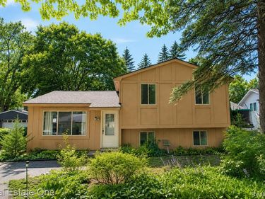 4510 Bethune Court, West Bloomfield Twp, MI 48323
