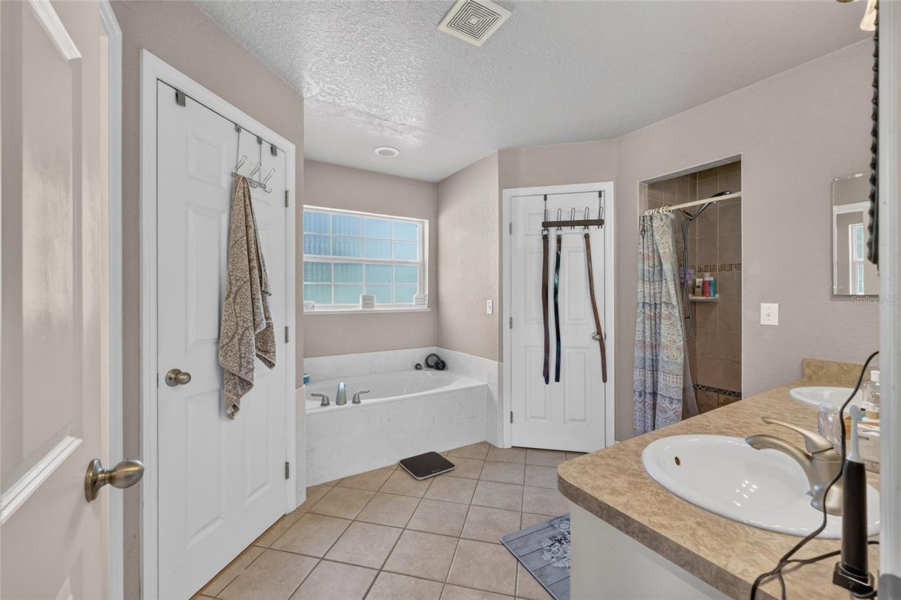 13930 NE 41st Terrace , Anthony, FL 32617 Photo