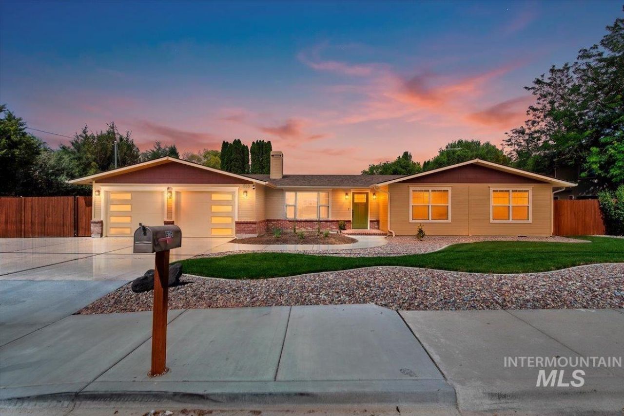 935 N Edgewood Lane, Eagle, ID 83616 Main Photo