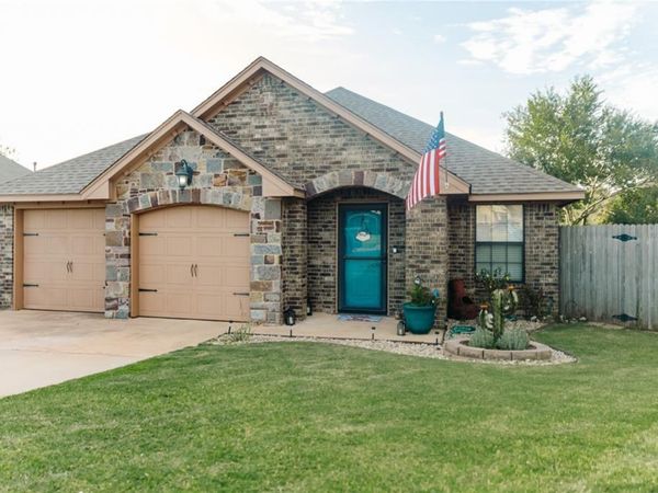 958 Cotswold Court, Blanchard, OK 73010