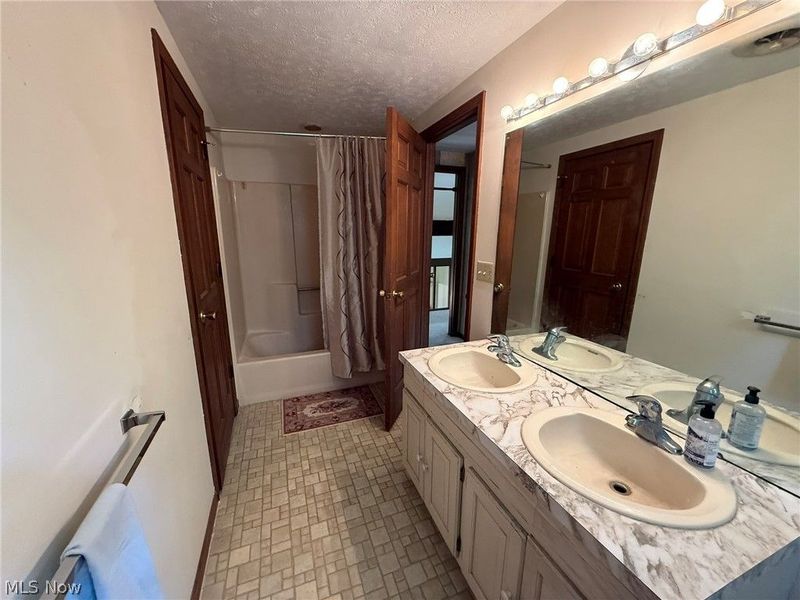 6400 Juniper Drive, Amherst, OH 44001 Photo 28