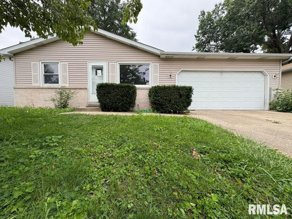 2043 Scarborough Road, Springfield, IL 62702 Main Photo
