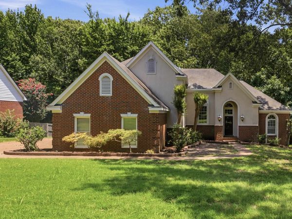 1850 WOOD OAK DR, Memphis, TN 38016