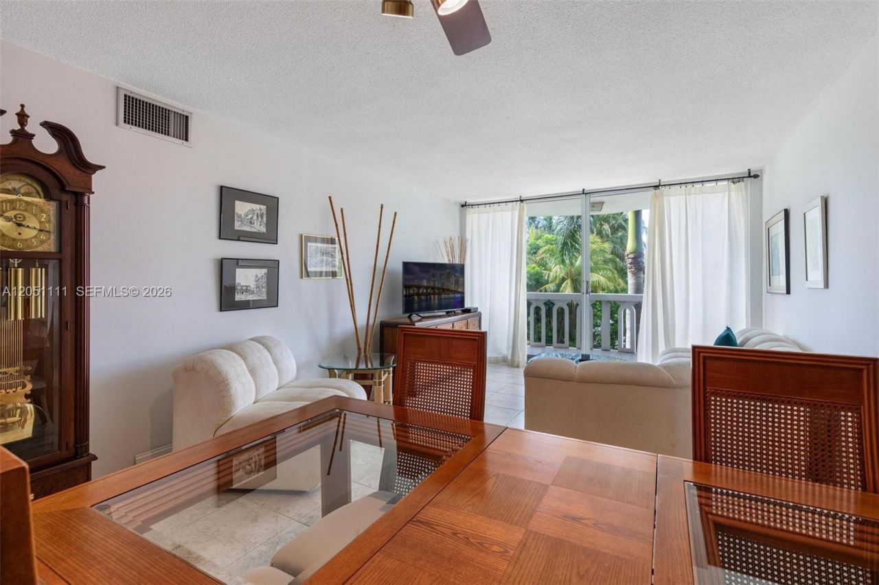 3199 S Ocean Dr , Unit 305, Hallandale Beach, FL 33009 Photo