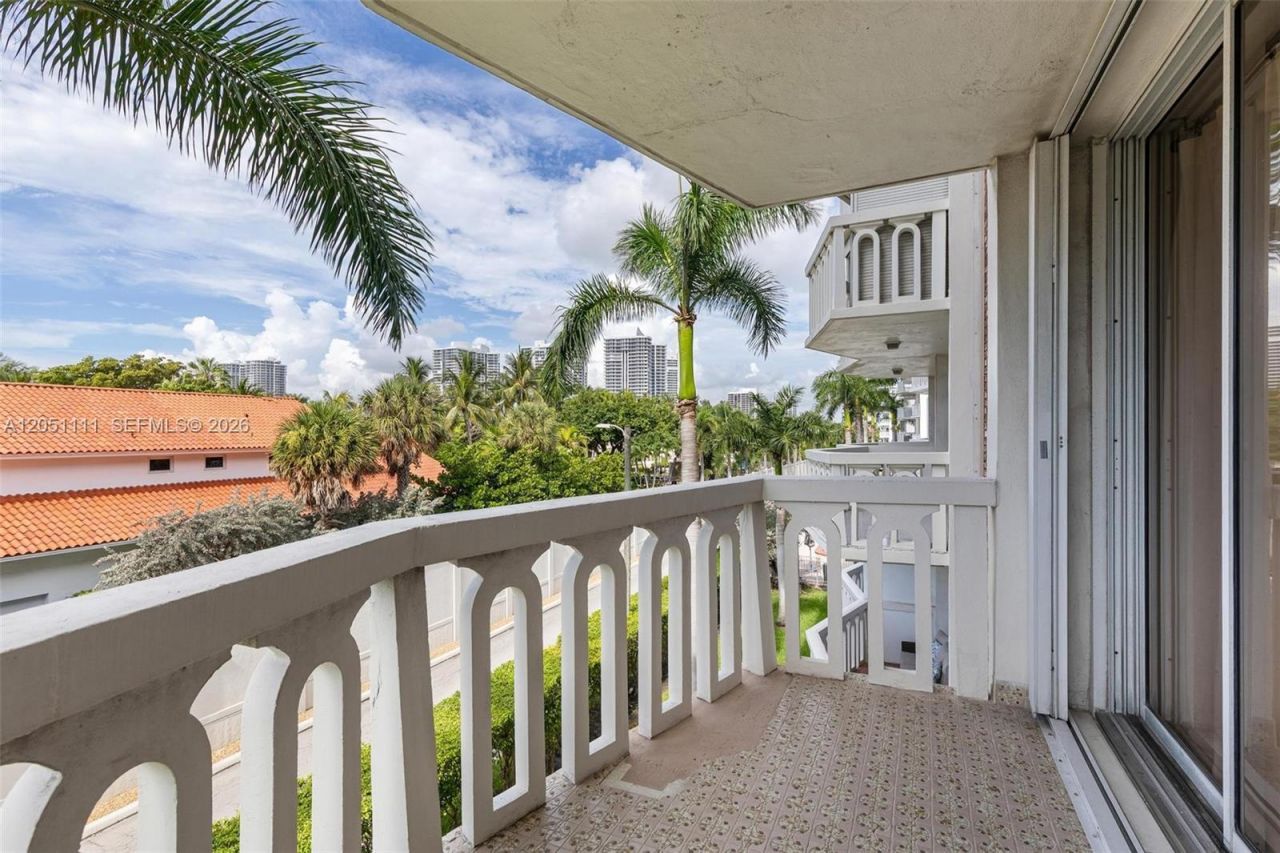 3199 S Ocean Dr , Unit 305, Hallandale Beach, FL 33009 Photo