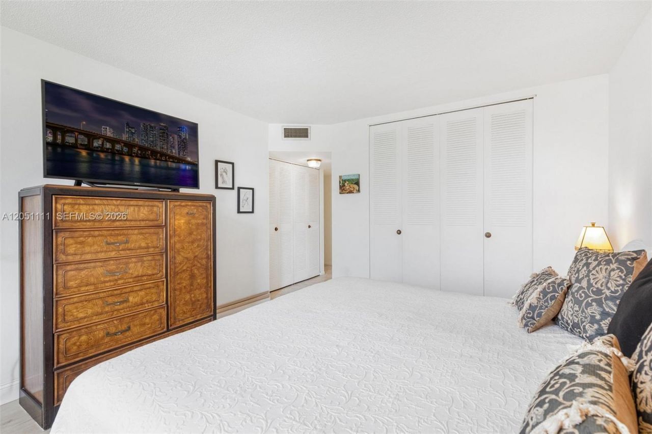 3199 S Ocean Dr , Unit 305, Hallandale Beach, FL 33009 Photo