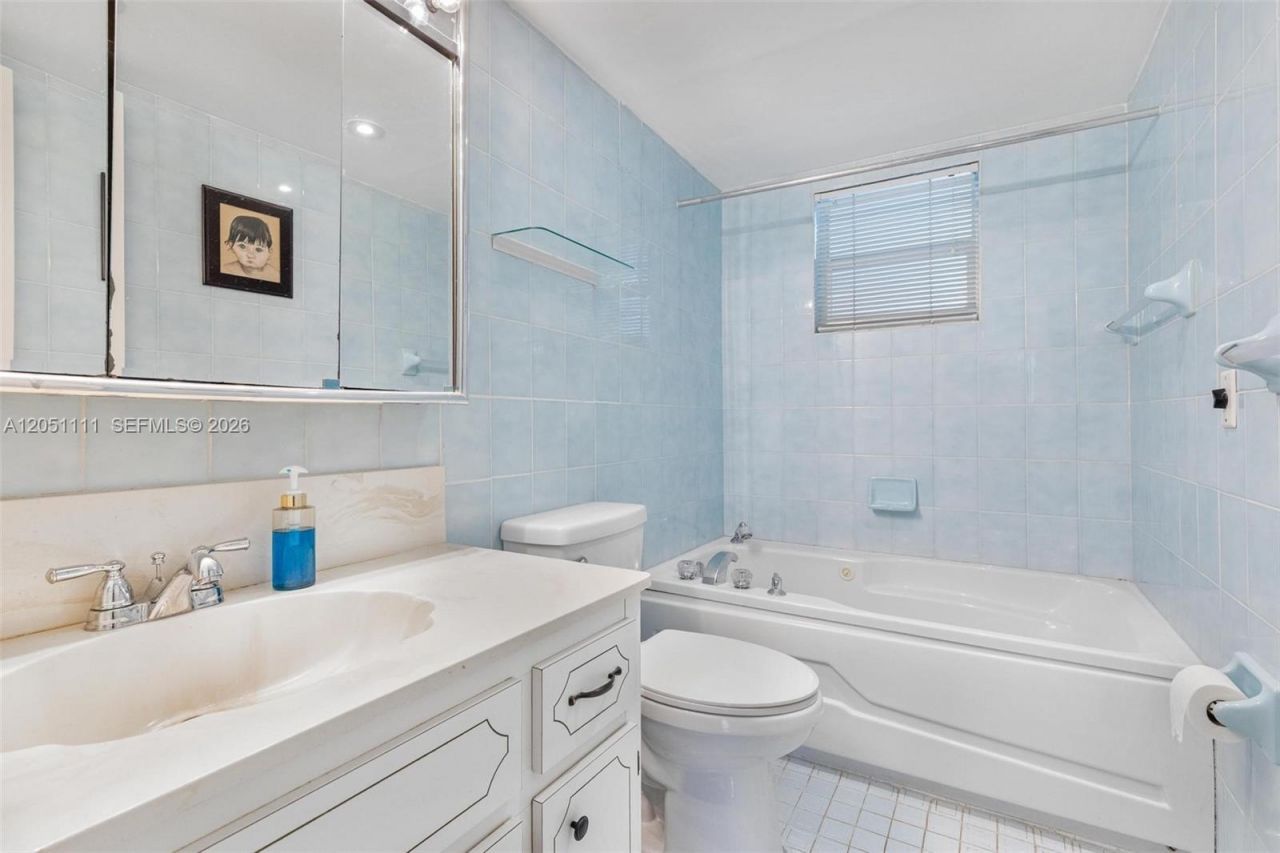 3199 S Ocean Dr , Unit 305, Hallandale Beach, FL 33009 Photo