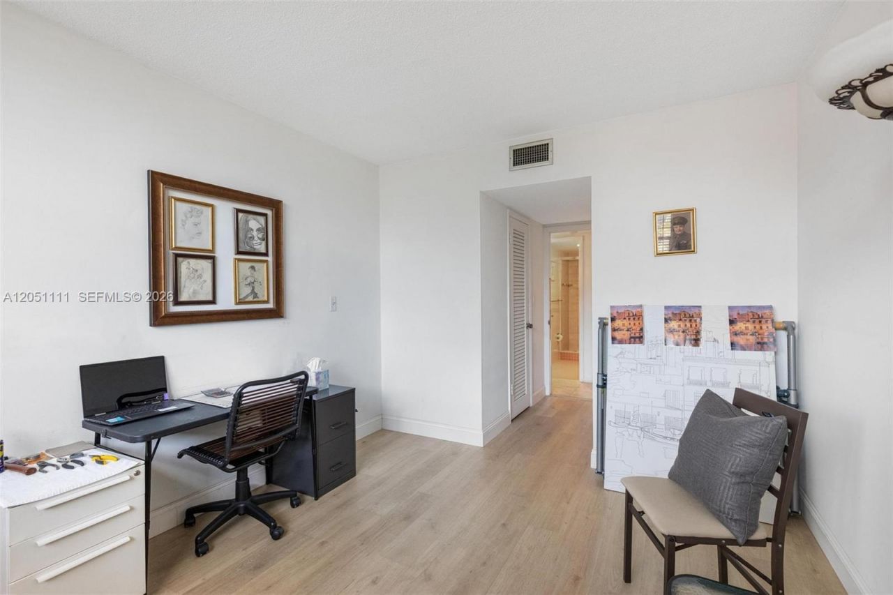 3199 S Ocean Dr , Unit 305, Hallandale Beach, FL 33009 Photo