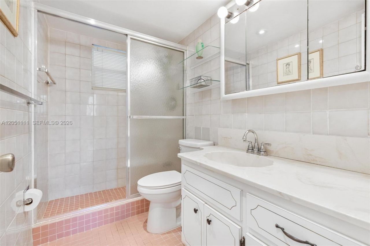 3199 S Ocean Dr , Unit 305, Hallandale Beach, FL 33009 Photo