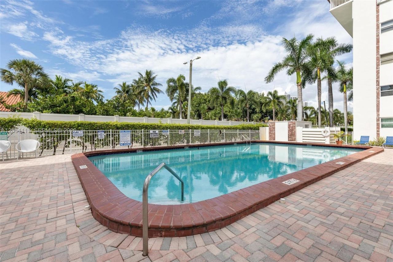 3199 S Ocean Dr , Unit 305, Hallandale Beach, FL 33009 Photo