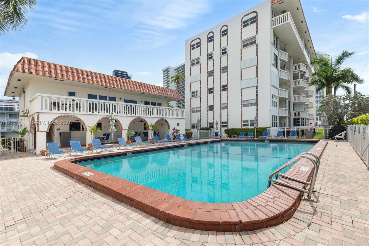 3199 S Ocean Dr , Unit 305, Hallandale Beach, FL 33009 Photo