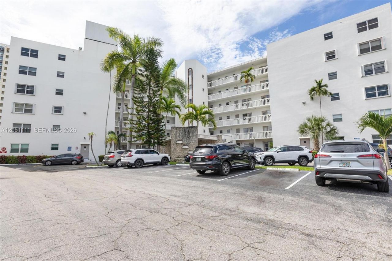 3199 S Ocean Dr , Unit 305, Hallandale Beach, FL 33009 Photo