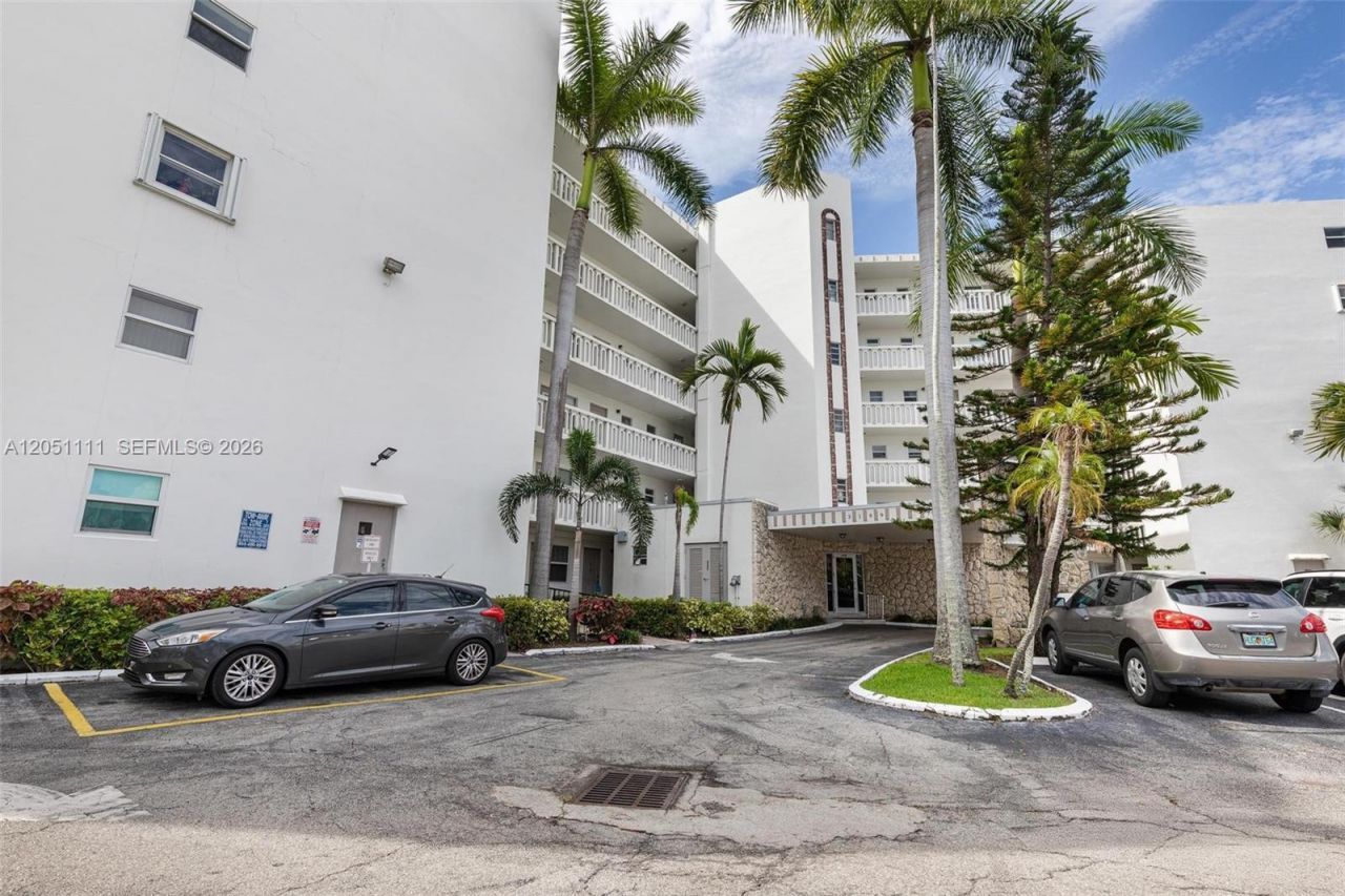 3199 S Ocean Dr , Unit 305, Hallandale Beach, FL 33009 Photo