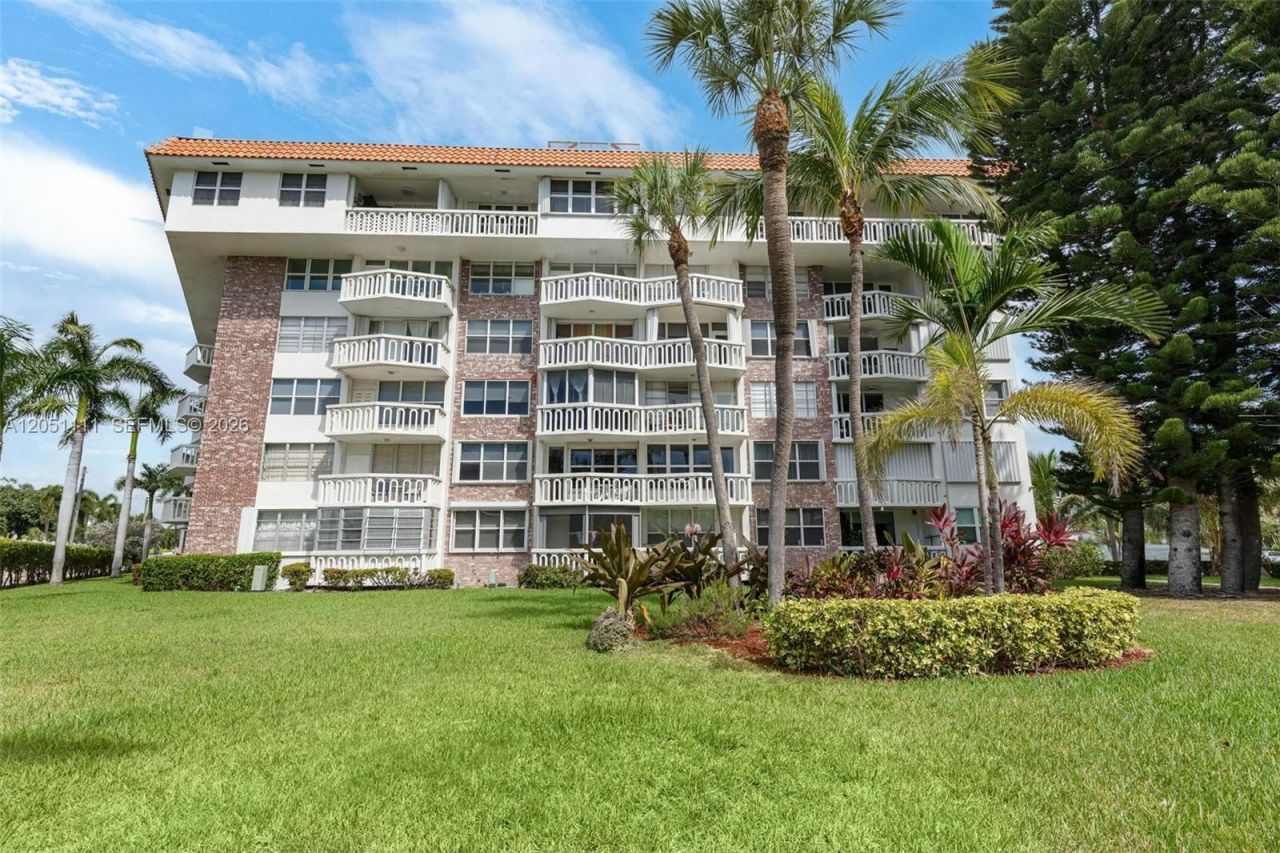 3199 S Ocean Dr , Unit 305, Hallandale Beach, FL 33009 Photo