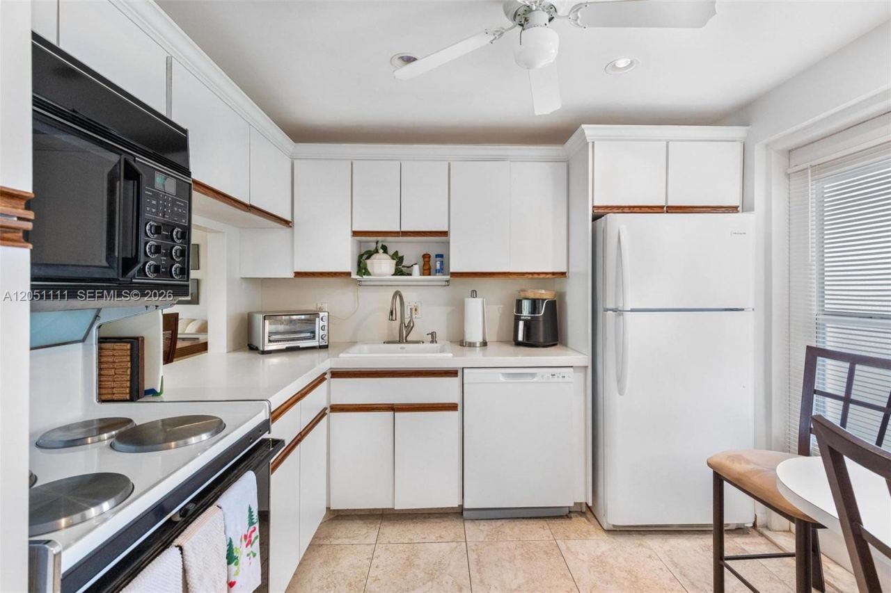 3199 S Ocean Dr , Unit 305, Hallandale Beach, FL 33009 Photo