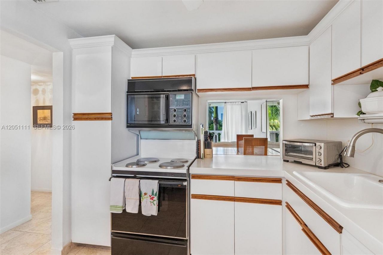 3199 S Ocean Dr , Unit 305, Hallandale Beach, FL 33009 Photo