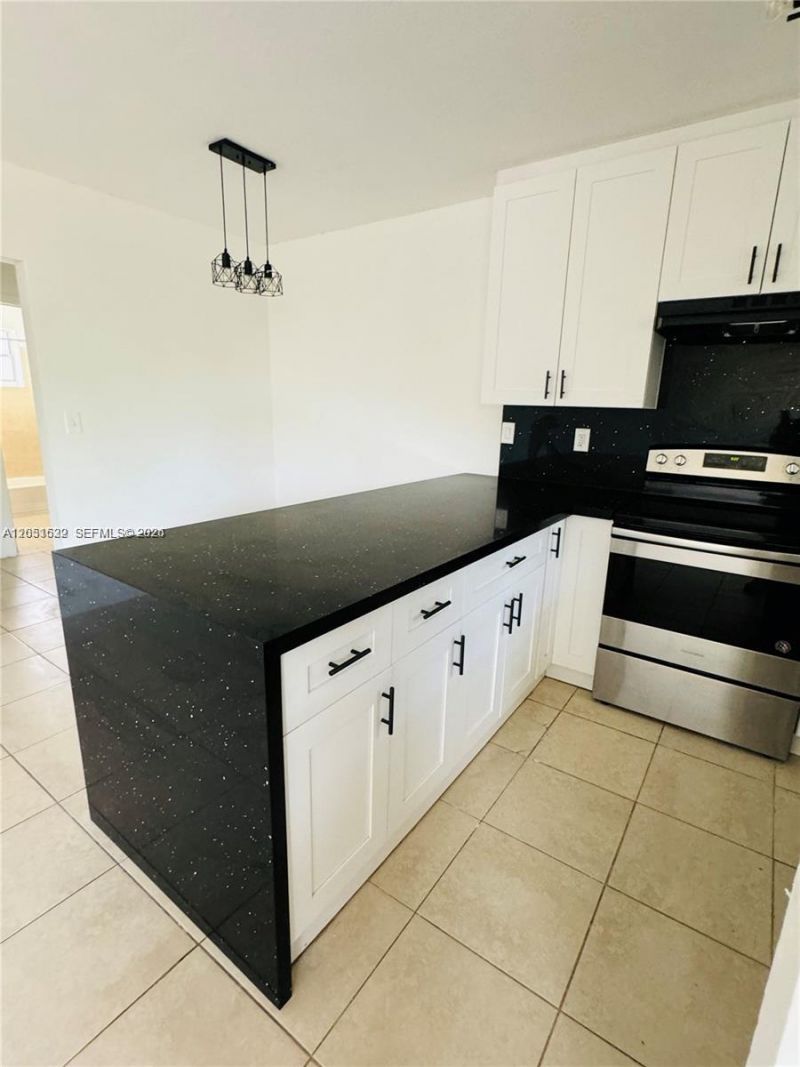 1755 NE 116th Rd , Unit 17, North Miami, FL 33181 Photo